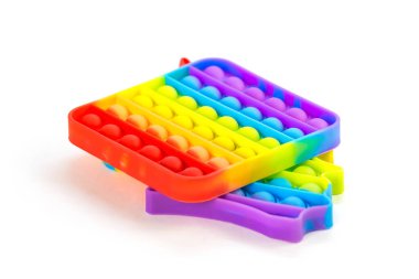 İki tane patlat. Kapatın. Beyaz bir arkaplanda izole edilmiş.