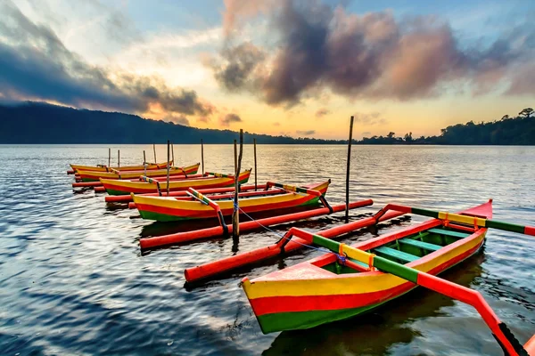 Indonésia tradicional canoas outrigger Fotos De Bancos De Imagens