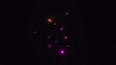 Yeni yıl havai fişekleri renkli patlamalarla canlandırmayı kutluyor