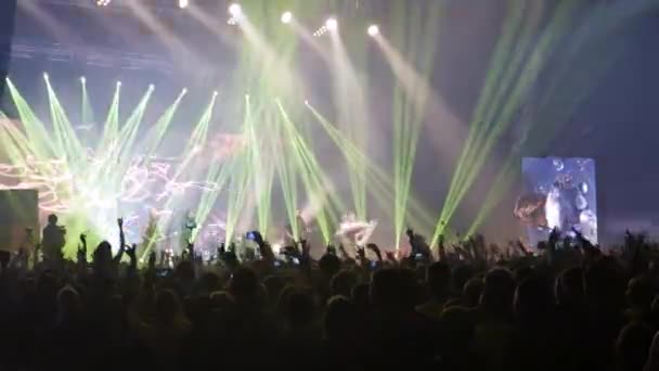 Artistes se produisant au concert — Video