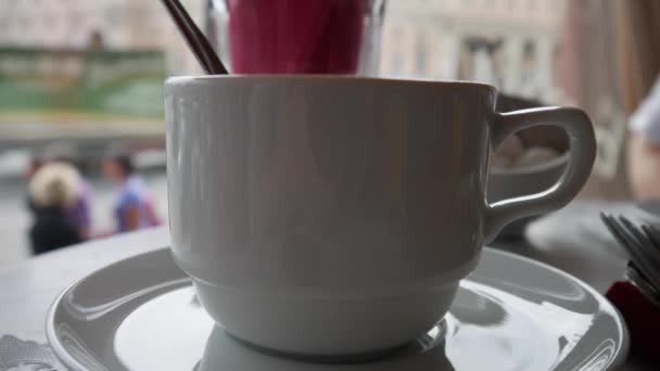 咖啡是在桌子上 — 图库视频影像