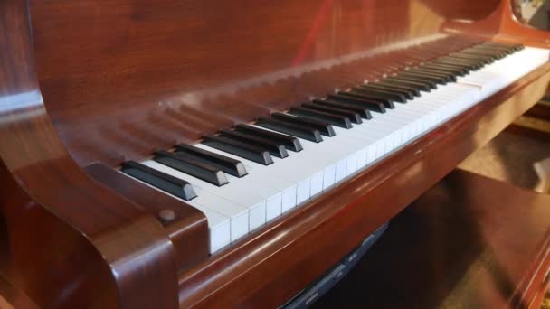 钢琴扮演孤独 — 图库视频影像