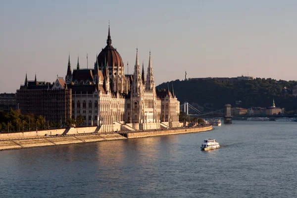 Budapest. A Parlament. Nap. — Stock Fotó