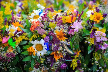 Nehir çelenk. Yaz ortası Festivali.