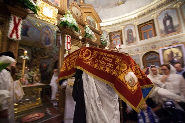 Dentro de la iglesia ortodoxa en Pascua — Foto de Stock