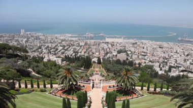 Bahai Bahçeleri 'nin güzel hava manzarası, Haifu şehri, liman, Akdeniz.