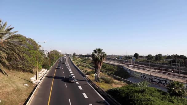 Автомобили Едут Дорогам Тель Авива Автострады Заполнены Машинами — стоковое видео