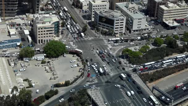 텔아비브의 도로에서 차들이 운전을 합니다 고속도로는 차들로 — 비디오