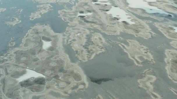 Όμορφη Πτήση Απόγευμα Πάνω Από Ένα Παγωμένο Ποτάμι Λίμνη Ωκεανό — Αρχείο Βίντεο