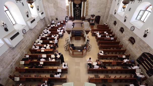 Dentro Sinagoga Cidade Velha Jerusalém Bairro Judeu Judeus Estão Rezando — Vídeo de Stock