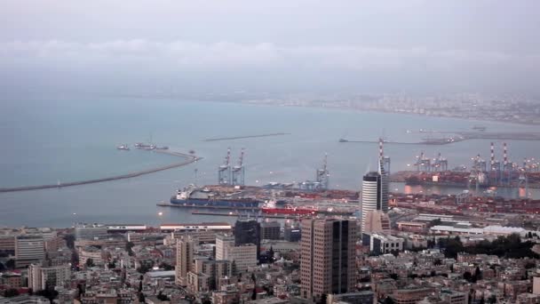 Dağdan Haifa Şehrinin Güzel Akşam Manzarası Büyük Srail Limanı — Stok video