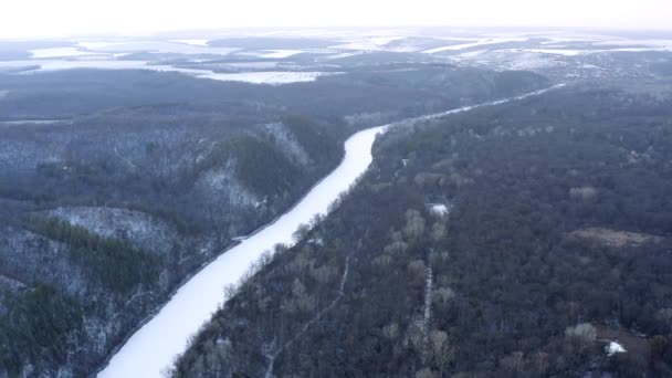 Hermoso Vuelo Invierno Sobre Campos Cubiertos Nieve Bosque Invierno Río — Vídeos de Stock