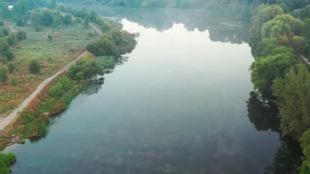 Linda Manhã Voo Verão Sobre Rio Nevoeiro Árvores — Vídeo de Stock