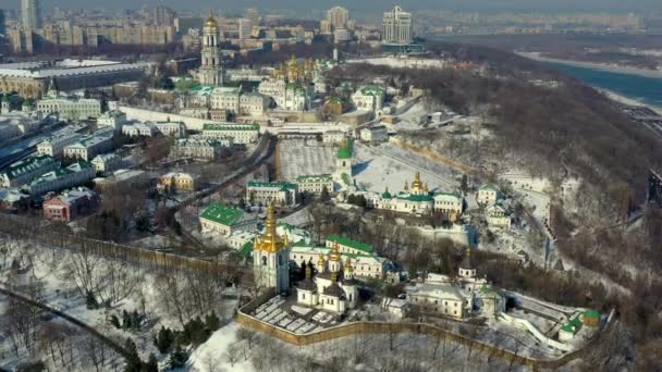 Hermosa Vista Superior Invierno Kiev Pechersk Lavra Muchas Iglesias Nieve — Vídeo de stock