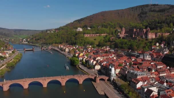 Most Dla Pieszych Przez Rzekę Piękny Widok Góry Zamku Heidelberg — Wideo stockowe
