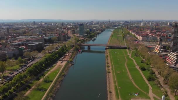 Vue Dessus Remblai Rivière Neckar Ponts Herbe Verte Arbres Allemagne — Video