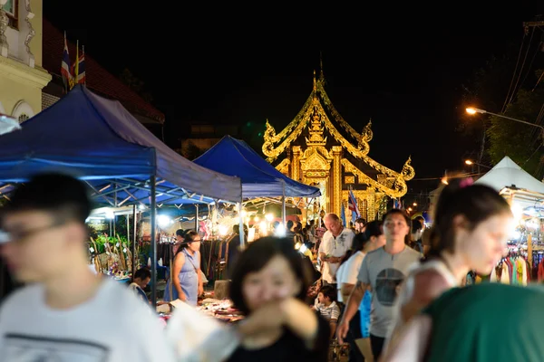 Mercado dominical Chiang Mai calle peatonal — Foto de Stock