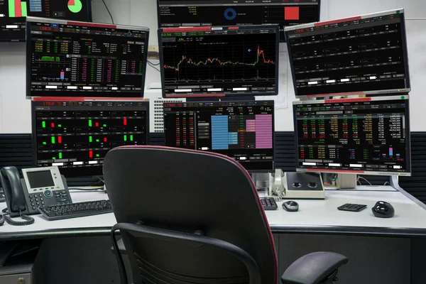 Grupo Datos Acciones Monitor Análisis Datos Mercado Valores Sala Monitoreo — Foto de Stock