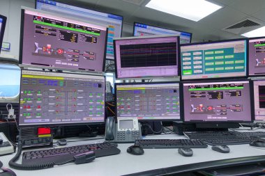Sistem İzleme Odası 'ndaki ya da Kontrol Odası' ndaki İşlem Kontrol birçok monitörde çalışır. Tesis Bitki Gösterme İşlemi Ekranlarla Doludur.