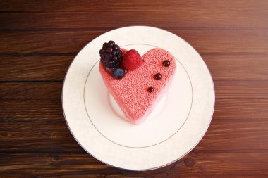 plaka kalp şeklinde pasta