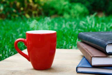 fincan kahve ve not defteri