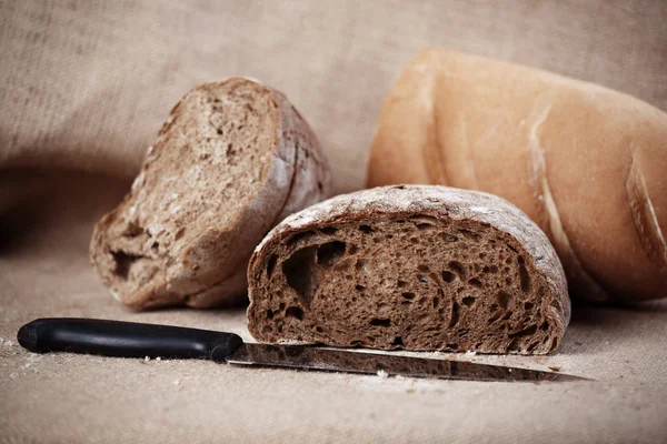 Кусочки хлеба с ножом Лицензионные Стоковые Фото