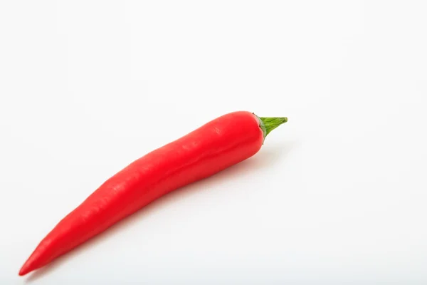 Chili peppar på en vit bakgrund — Stockfoto