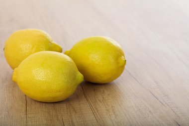 limon ahşap yüzeye