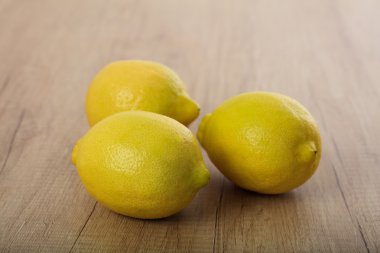 limon ahşap yüzeye