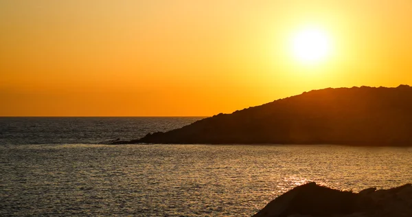 Atardecer idílico junto al mar — Foto de Stock