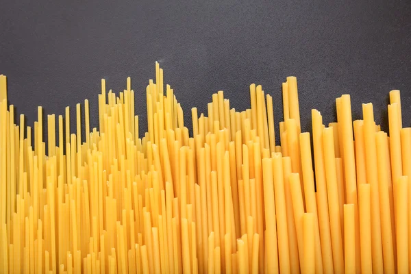 Spagetti su sfondo nero — Foto Stock