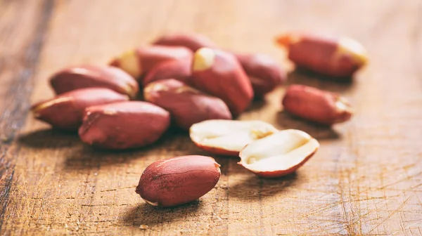 Peanuts on a wooden surface — Stock Photo, Image