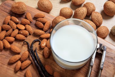 Badem sütünden vegan