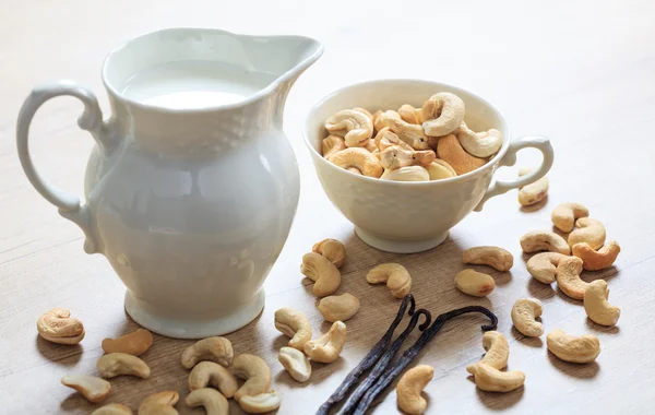 Vegane Milch aus Cashewnüssen — Stockfoto