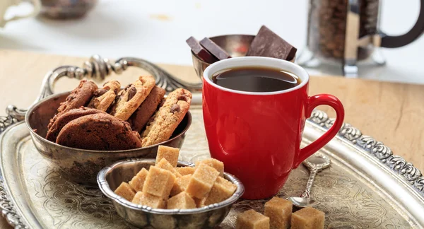 A cup of coffee on an old tray — Stock Photo, Image