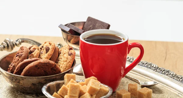 A cup of coffee on an old tray — Stock Photo, Image