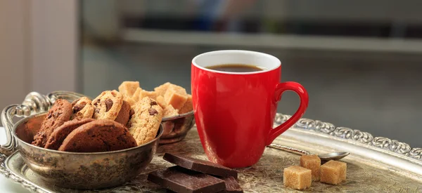A red cup of coffee on an old tray — Stock Photo, Image