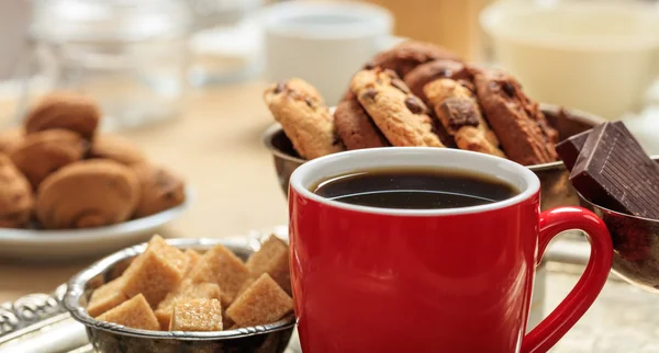 A cup of coffee on an old tray — Stock Photo, Image