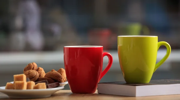 Xícaras de café e biscoitos — Fotografia de Stock