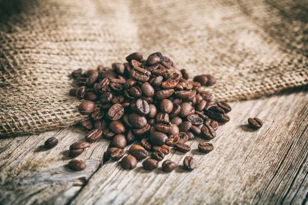 Coffee beans on a wooden surface — Stock Photo, Image