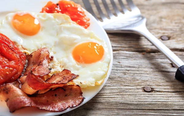 Stekta ägg och bacon — Stockfoto
