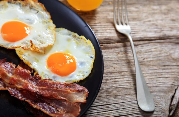 Stekta ägg och bacon — Stockfoto