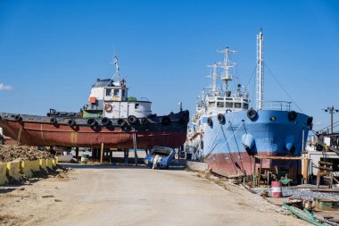 Drapetsona Pire Limanı, Yunanistan, mavi gökyüzü, güneşli bir gün..