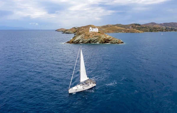 Sailing Sailboat White Sails Rippled Sea Background Lighthouse Cape Greece — Stock Photo, Image
