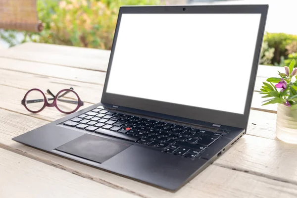 Outdoor Office Desk Laptop Garden Blank Screen Computer Table Green — Stock Photo, Image