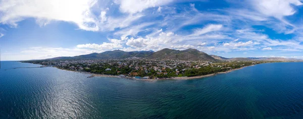 Nea Makri Yunanistan Panoramik Manzara Akdeniz Kentin Arka Planındaki Yemyeşil — Stok fotoğraf