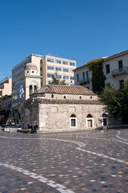 Atina, Yunanistan - 10 Kasım 2020. COVID19 koronavirüs kilitlenmesi. Şehir merkezinde boş sokaklar, iş yeri kapalı, Monastiraki Meydanı