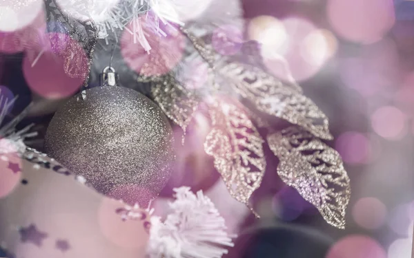 Weihnachtsschmuck Weihnachtsbaumschmuck Pastell Violette Farbe Kugeln Nahaufnahme Ansicht Winter Urlaub — Stockfoto
