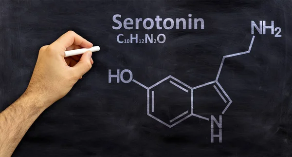 Fórmula Química Estrutural Serotonina Desenho Mão Com Giz Quadro Negro — Fotografia de Stock