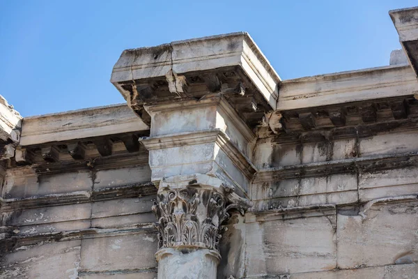 雅典希腊 哈德里安图书馆石碑立柱细节 蓝天背景 Monastiraki地区 — 图库照片